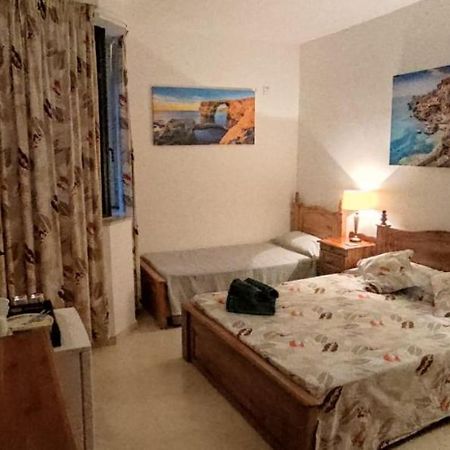 Private Double Bedroom & Private Bathroom & Shared Kitchen St. Paul's Bay Dış mekan fotoğraf