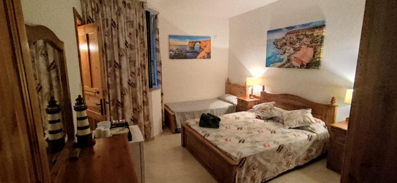 Private Double Bedroom & Private Bathroom & Shared Kitchen St. Paul's Bay Dış mekan fotoğraf