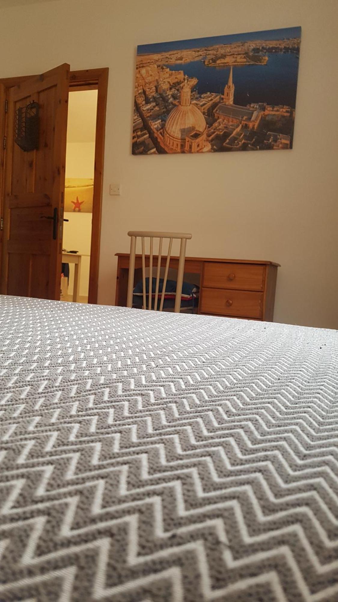 Private Double Bedroom & Private Bathroom & Shared Kitchen St. Paul's Bay Oda fotoğraf